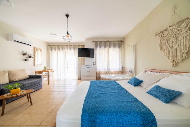 ענת וירון צימרים בגליל העליון - מעיין ברוך