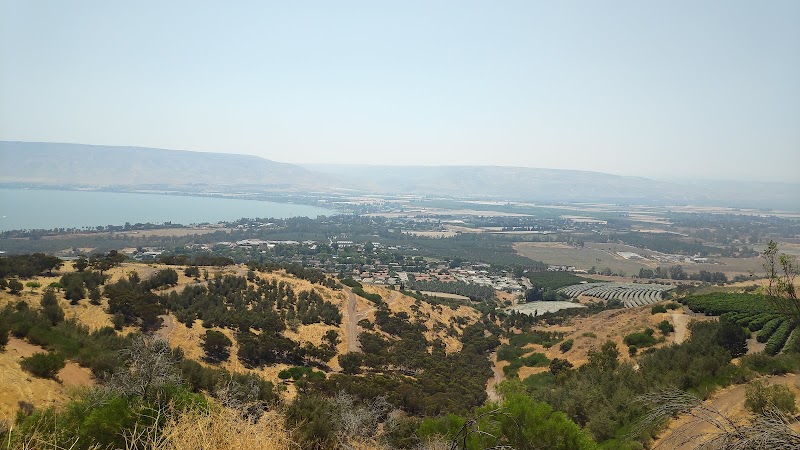 בקתות נוף האגם - כפר עבודה