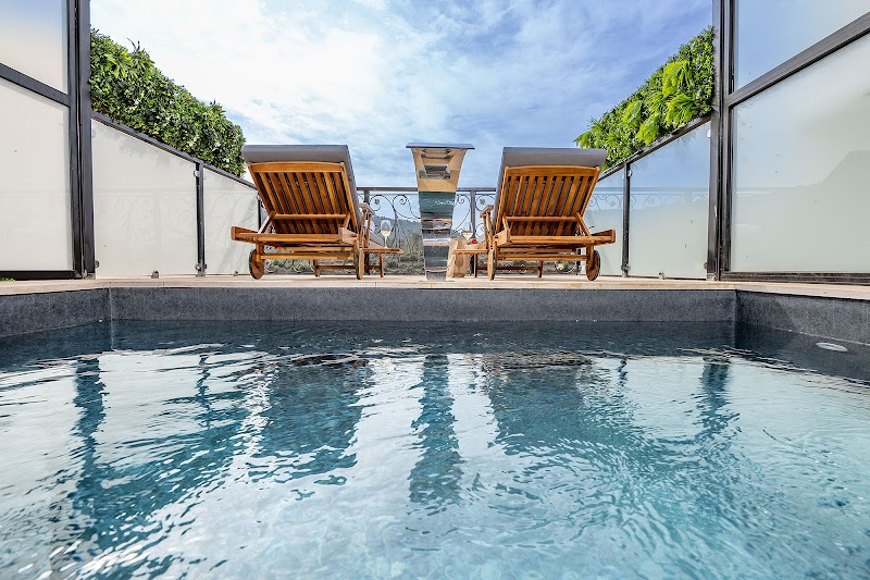 LA MONTIA - לה מונטייה - אבן ספיר