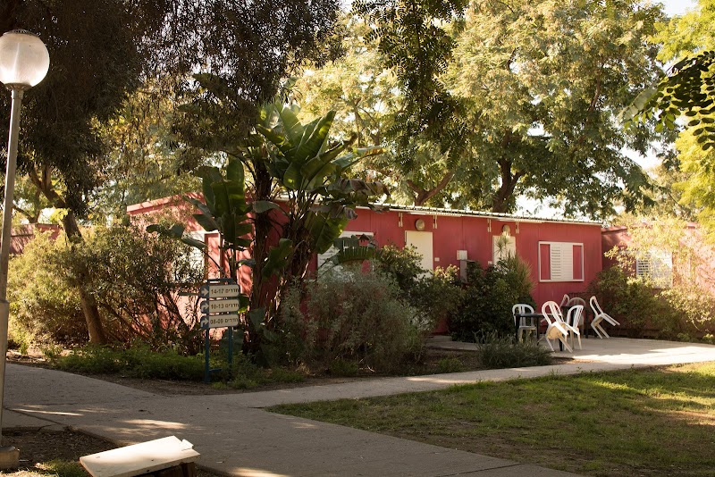 אירוח כפרי עין צורים - עין צורים