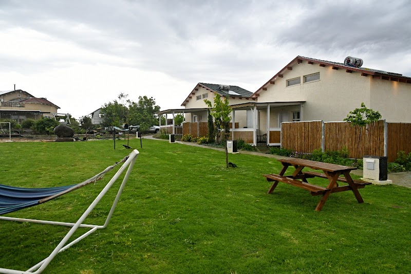 אצלנו בחצר - איתן