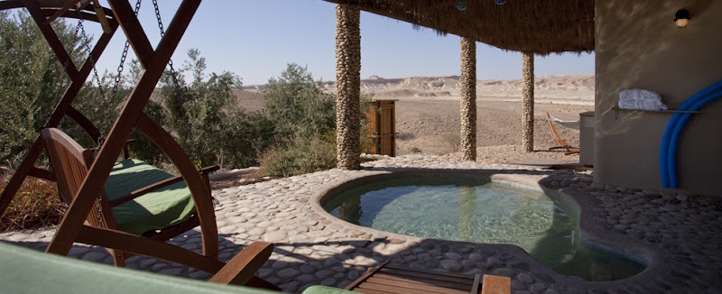 ארץ ערבה - צוקים