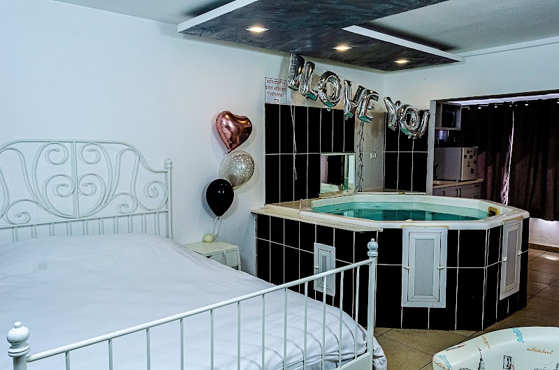 הבקתה 22 - כפר אחים