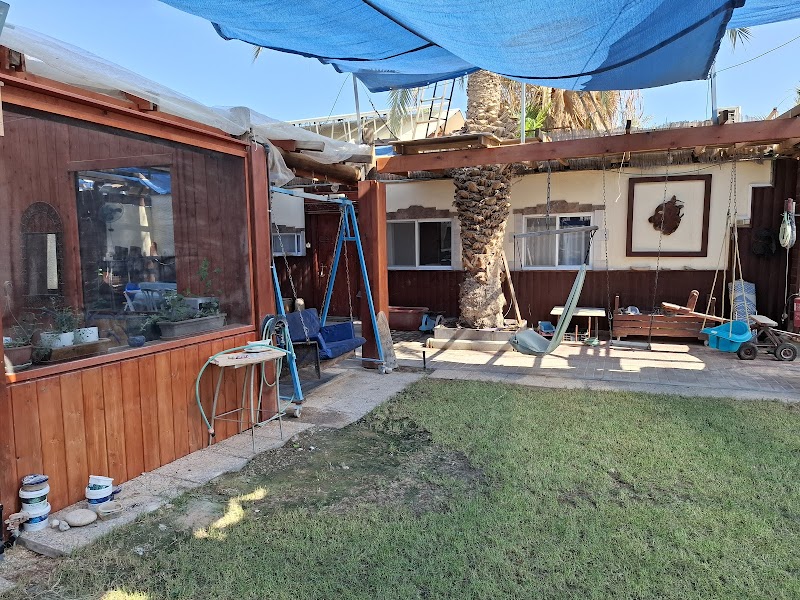 מלח הארץ - בתיה ואסף מדמוני - נאות הכיכר