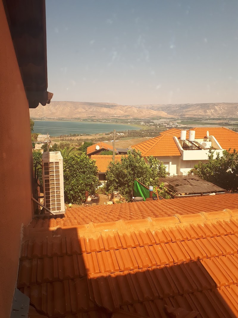 קסם על גג הכנרת - כפר עבודה