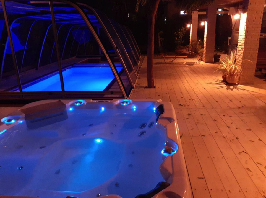 ג׳קוזי ובריכה צימר של נעמי