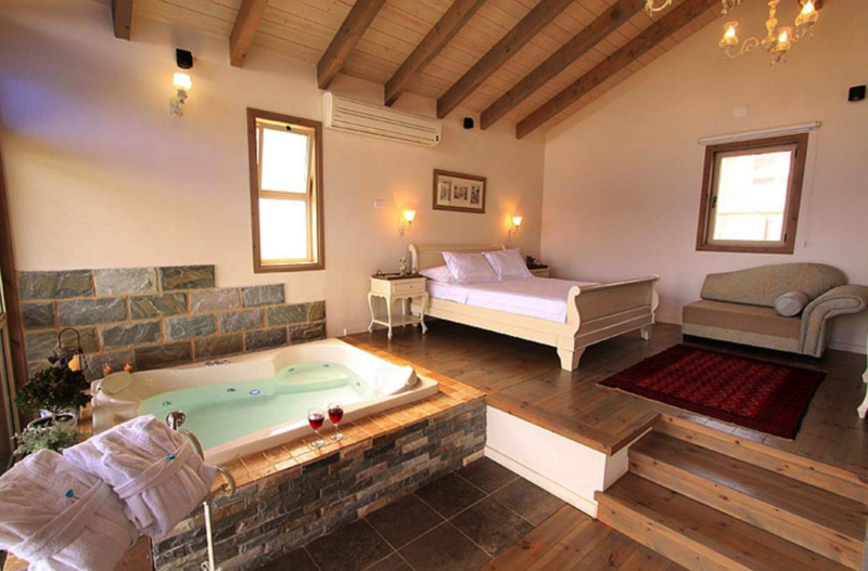 צימר צימרי כחול שמנת בראש פינה