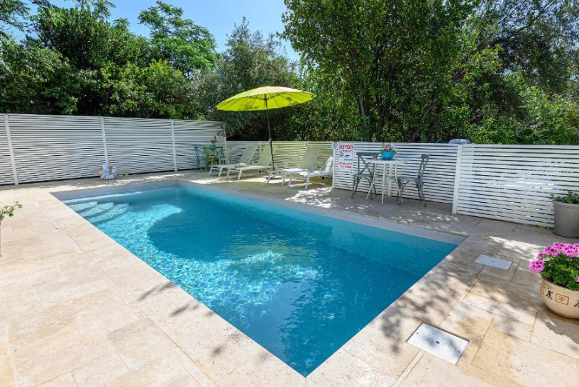 בריכה בצימר רומנטיקה במרום